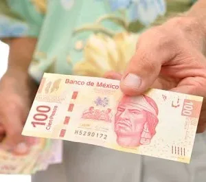 Mexican ₱100 Peso Bills